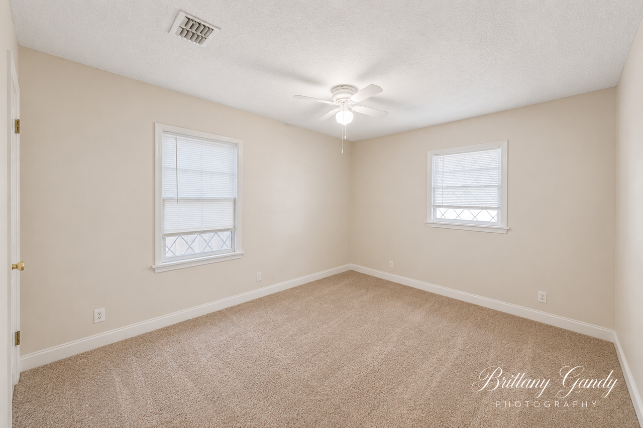 1504 Leslie St - Photo 7 of 11