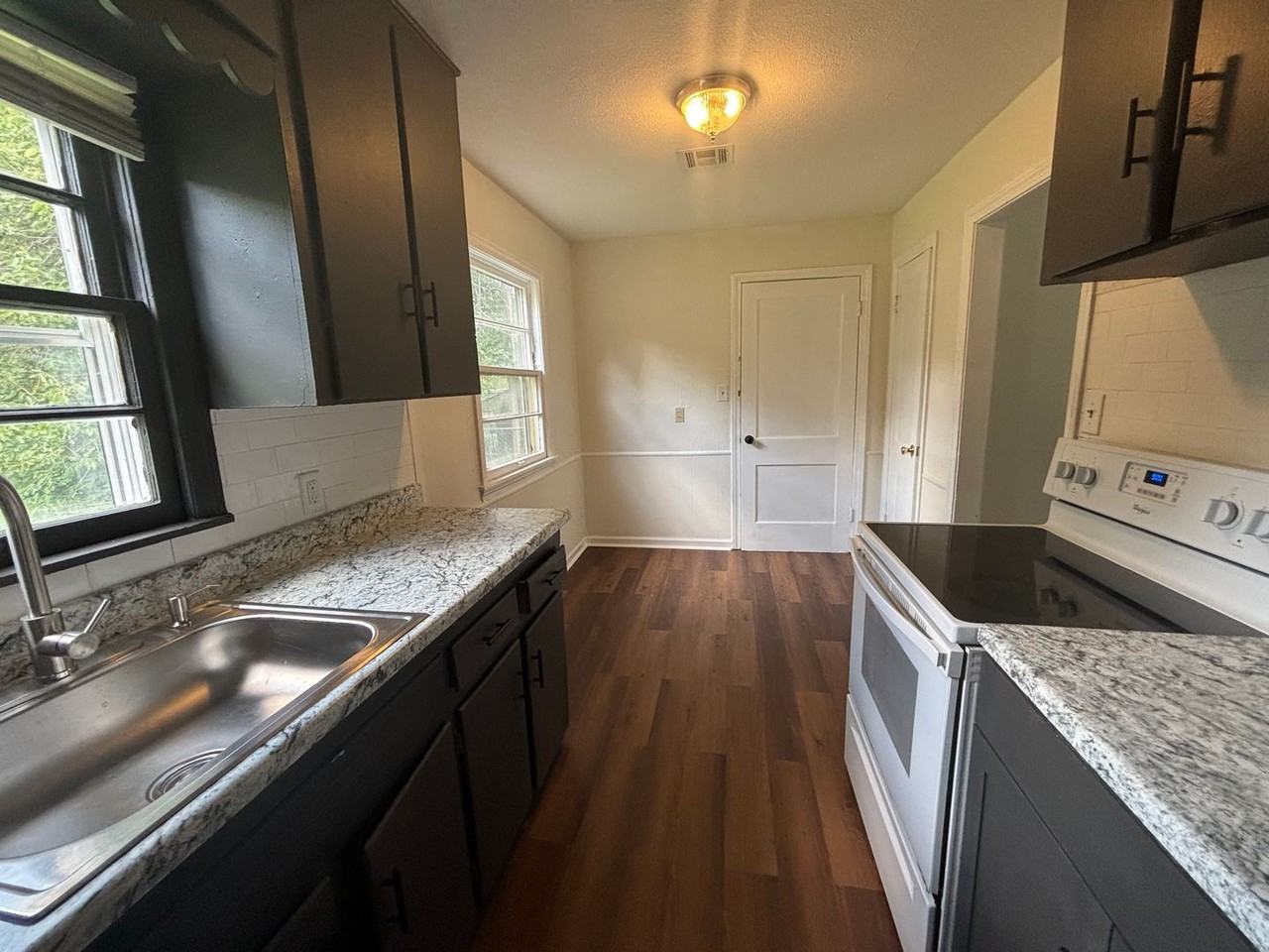 2527 S Hydraulic St - Photo 4 of 9