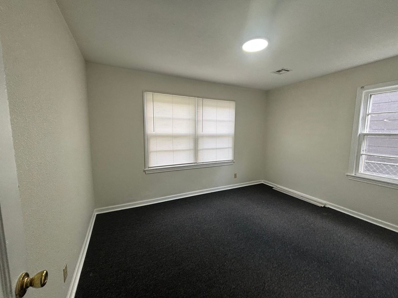 2527 S Hydraulic St - Photo 6 of 9