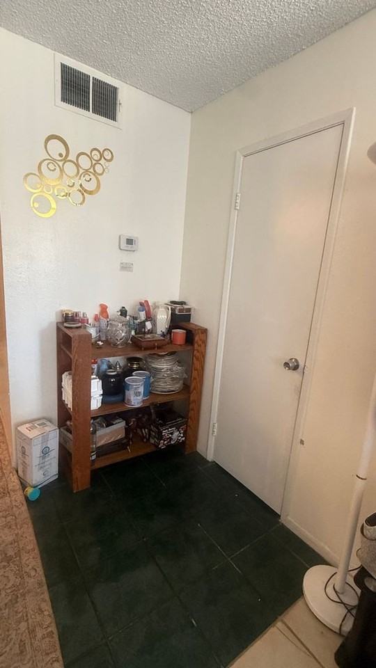8414 Columbus Ave - Photo 7 of 14