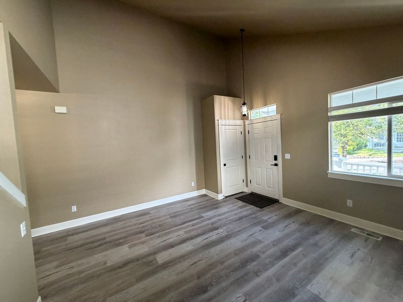 19405 Se 33rd St - Photo 2 of 25