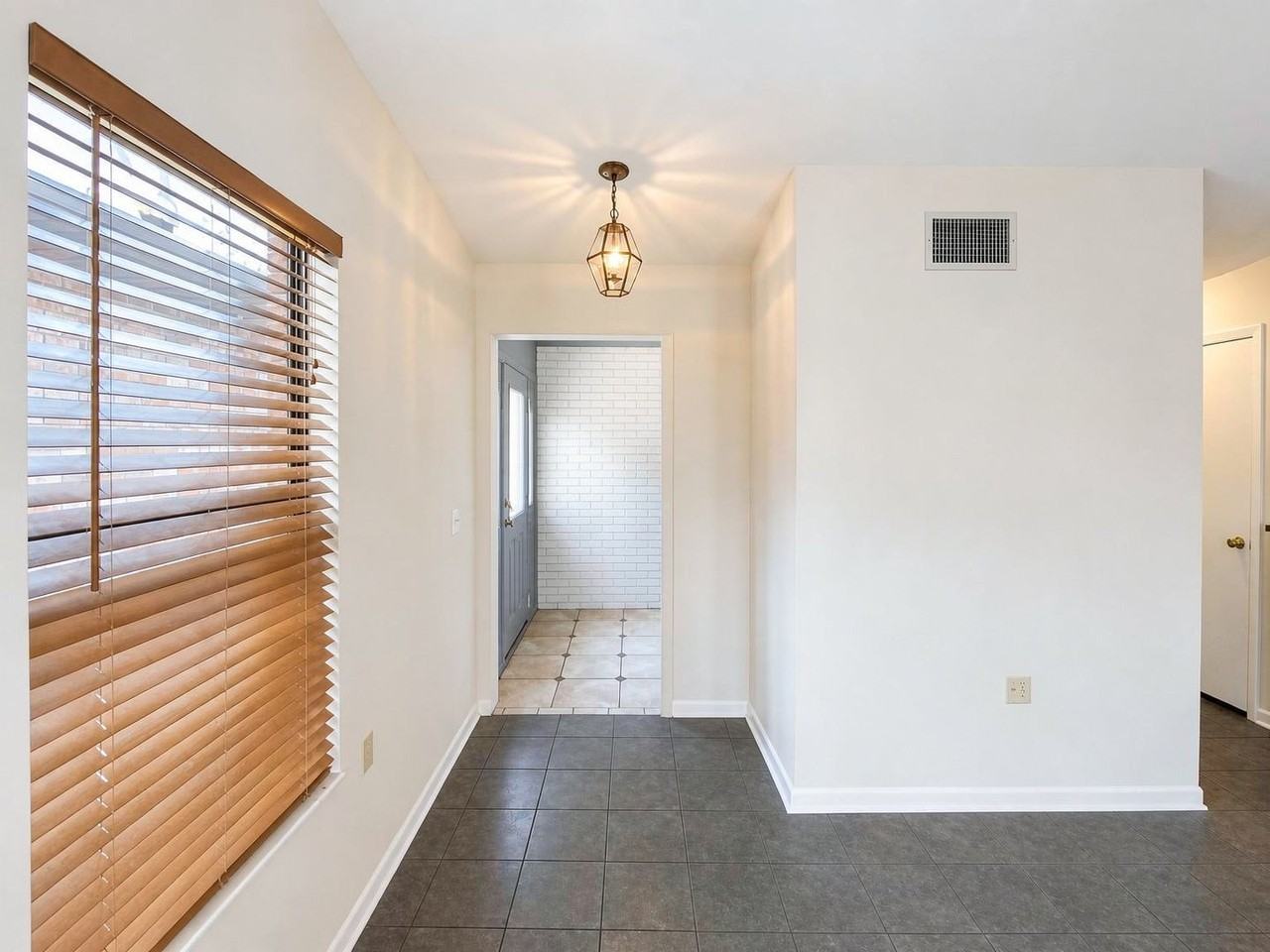 614 Lake Carolyn Cir - Photo 3 of 15