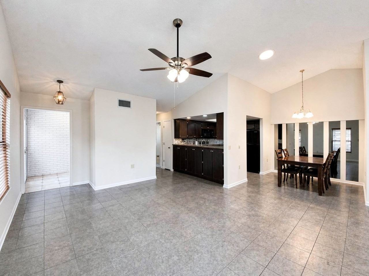 614 Lake Carolyn Cir - Photo 5 of 15
