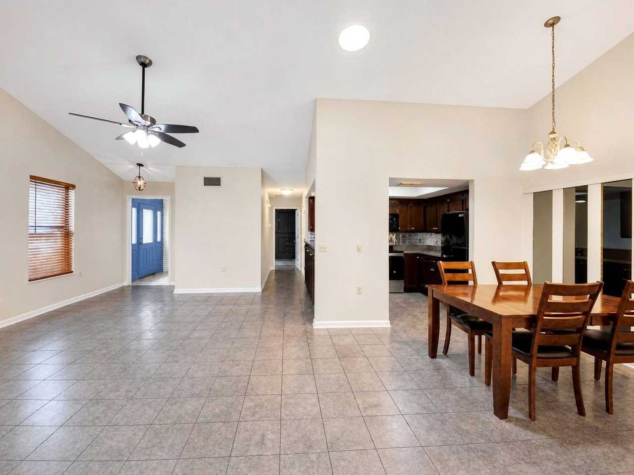 614 Lake Carolyn Cir - Photo 6 of 15