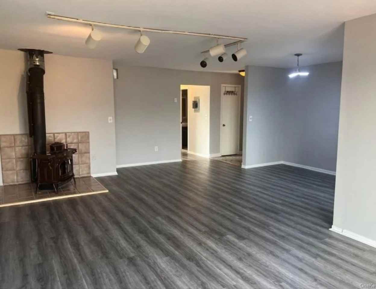 254 Richard Ct - Photo 2 of 13