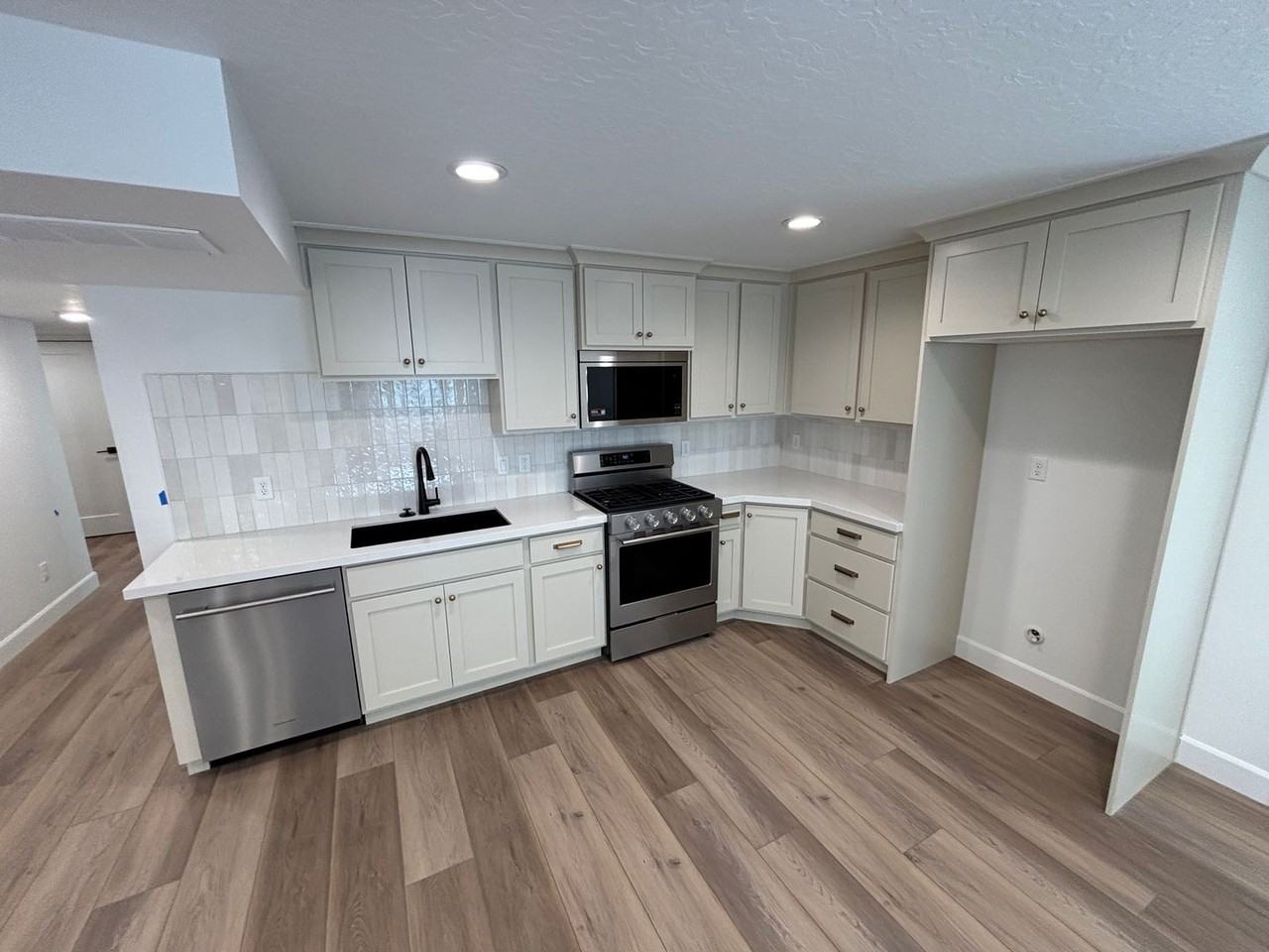 1063 W Chokecherry St - Photo 5 of 13