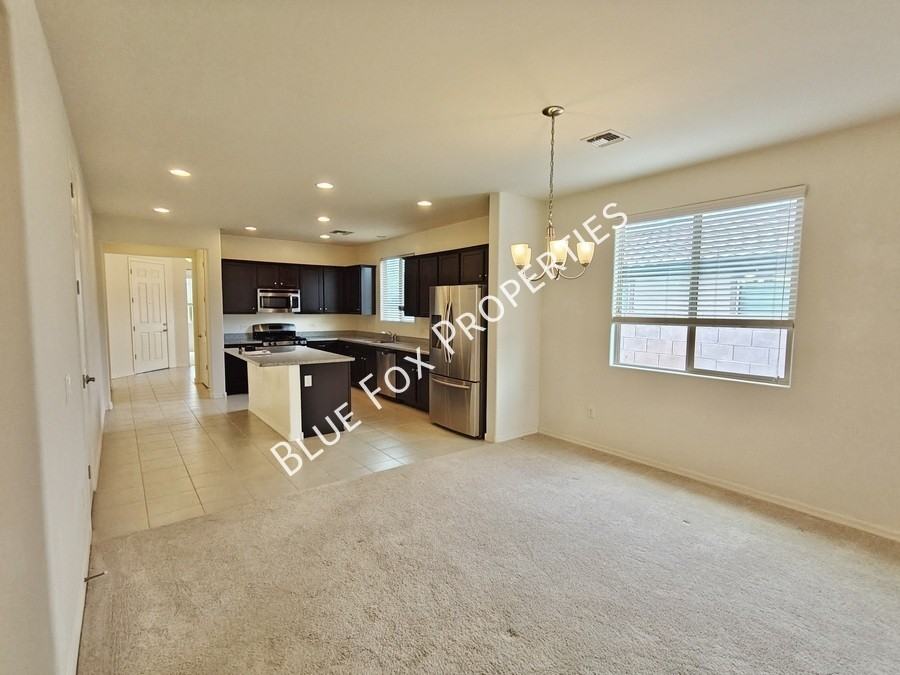 12163 N Meditation Dr - Photo 5 of 33