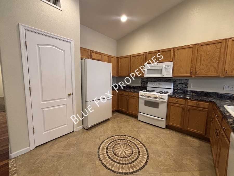 3149 S Quinn Dr - Photo 2 of 29