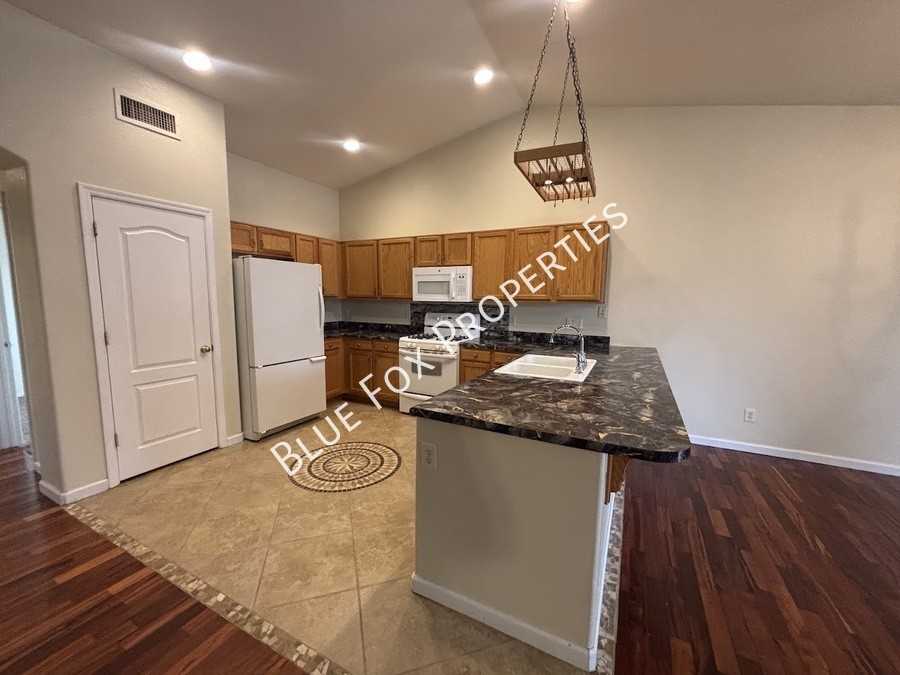 3149 S Quinn Dr - Photo 4 of 29
