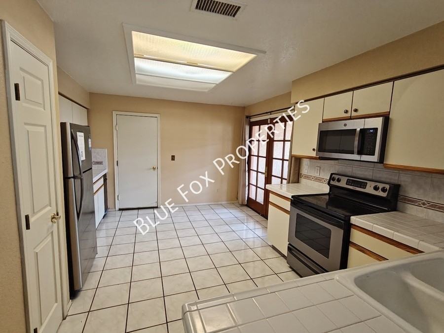 131 E Horizon Cir - Photo 2 of 35