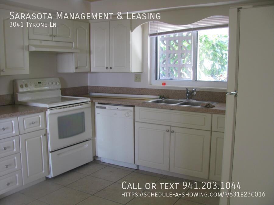 3041 Tyrone Ln - Photo 4 of 9