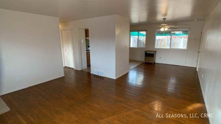 343 Rosewood Dr - Photo 2 of 8