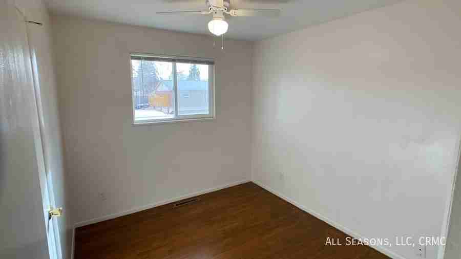 343 Rosewood Dr - Photo 6 of 8