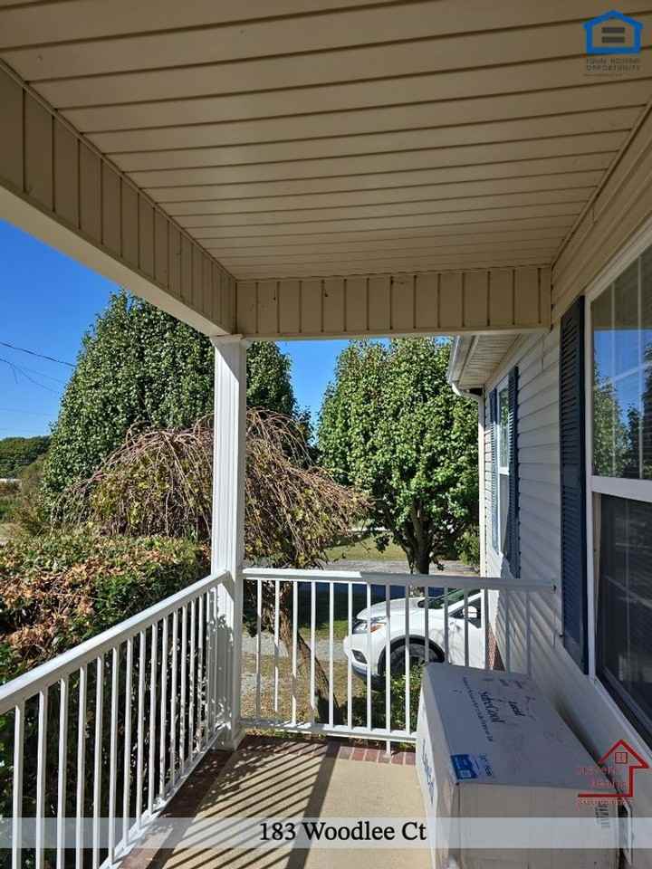 183 Woodlee Ct - Photo 3 of 19