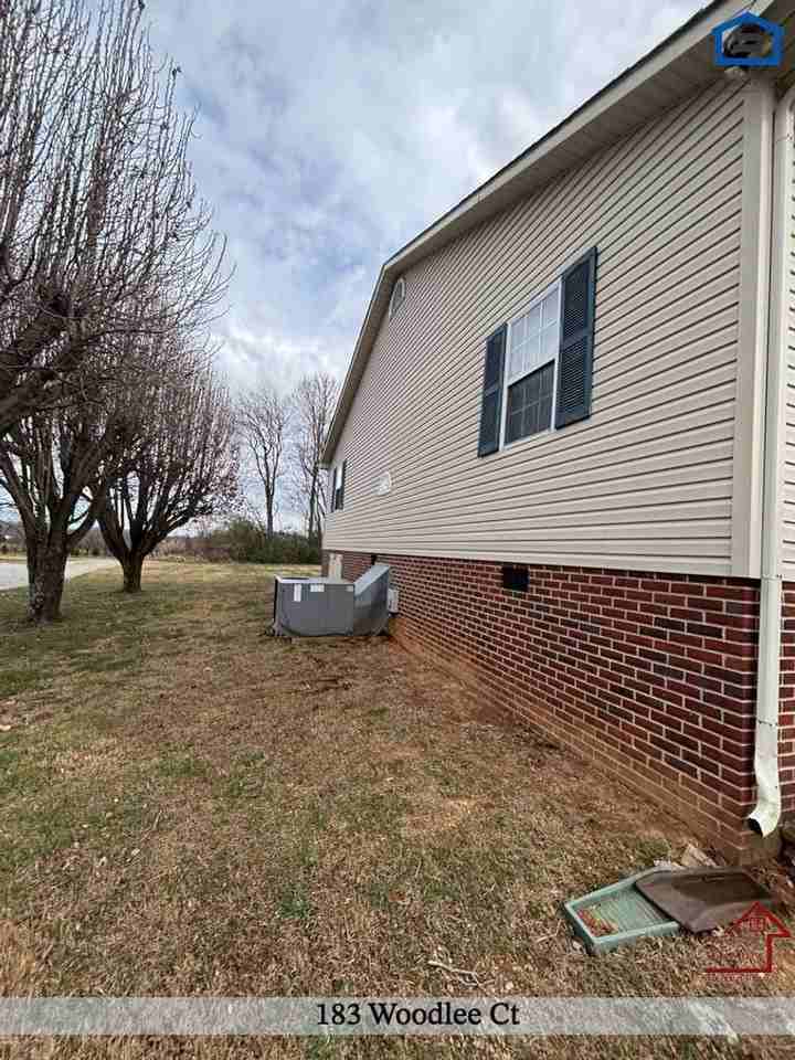 183 Woodlee Ct - Photo 4 of 19