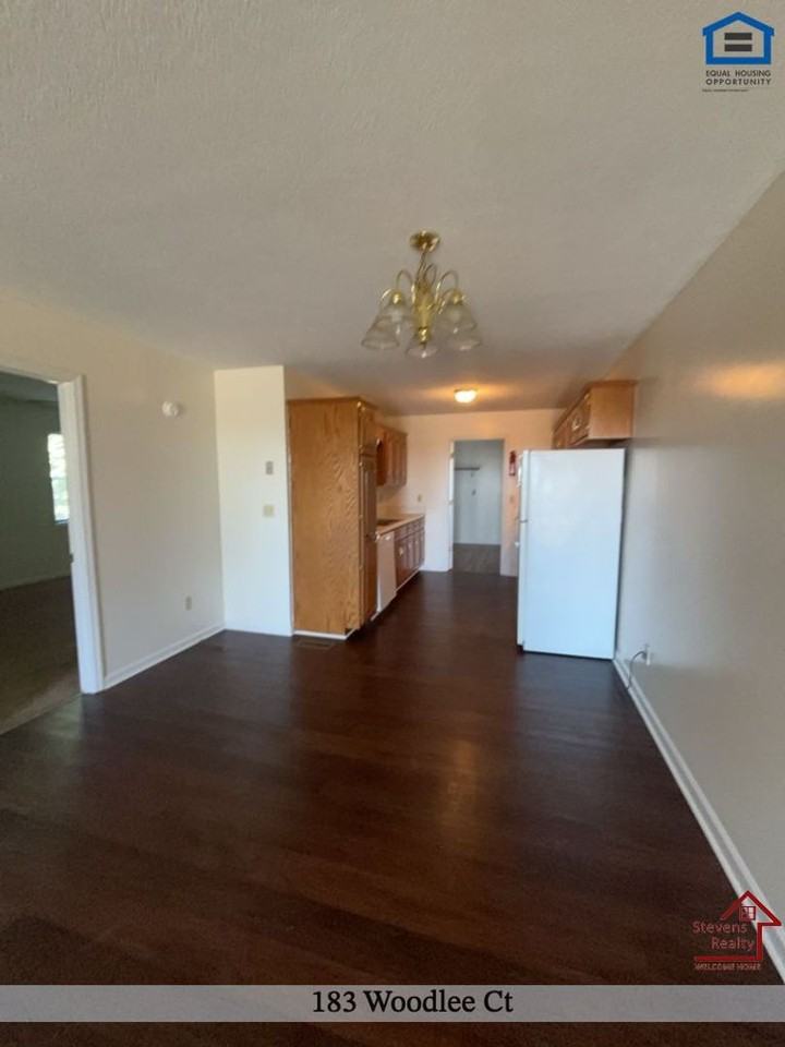 183 Woodlee Ct - Photo 7 of 19