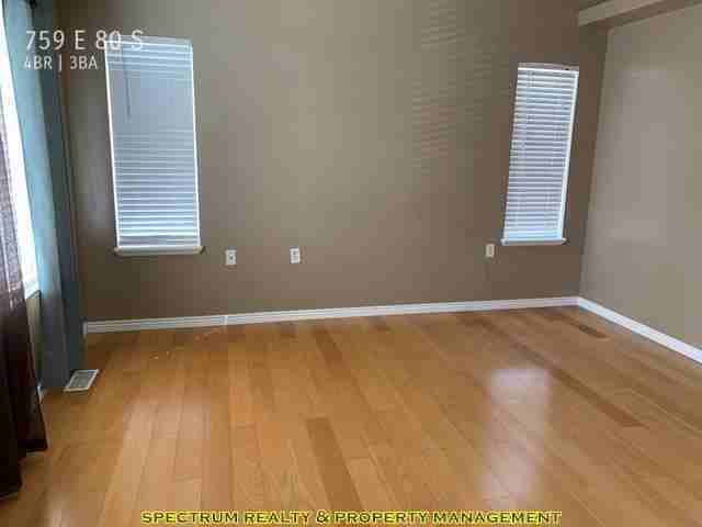 759 E 80 S - Photo 3 of 23