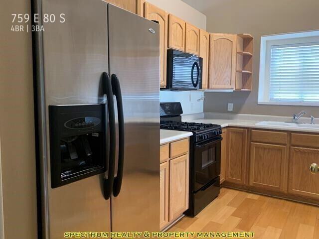 759 E 80 S - Photo 4 of 23
