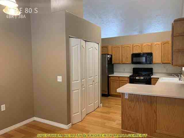 759 E 80 S - Photo 5 of 23