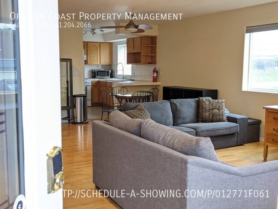 912 Sw Bay View Ln - Photo 3 of 17
