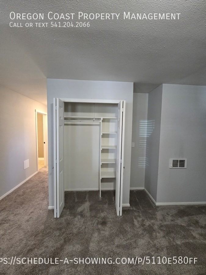 215 Nw Sunset St #2 - Photo 6 of 24