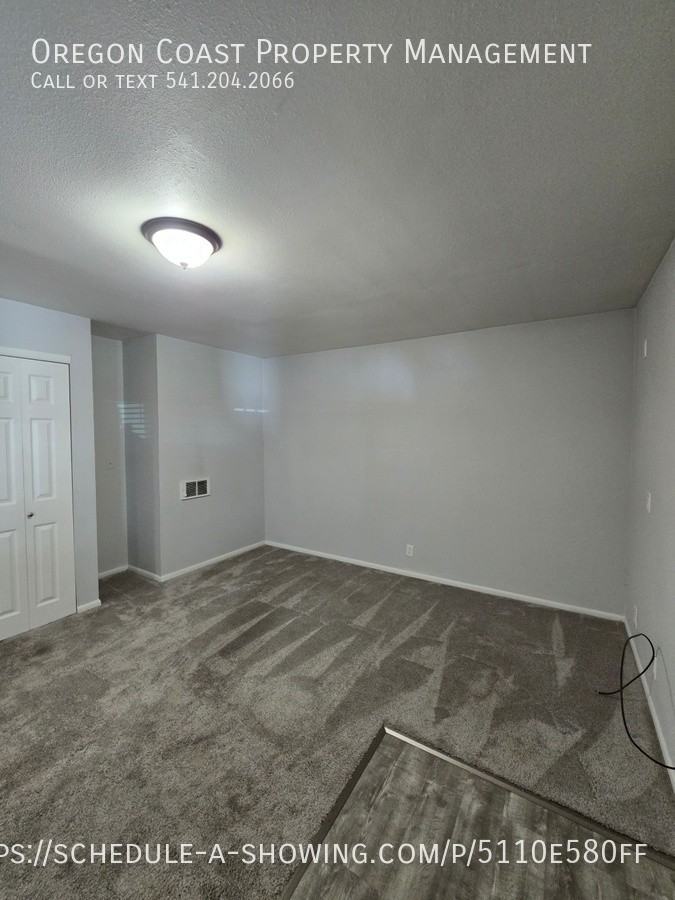 215 Nw Sunset St #2 - Photo 7 of 24