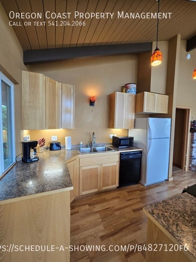 1902 Nw Oceania Dr - Photo 6 of 50