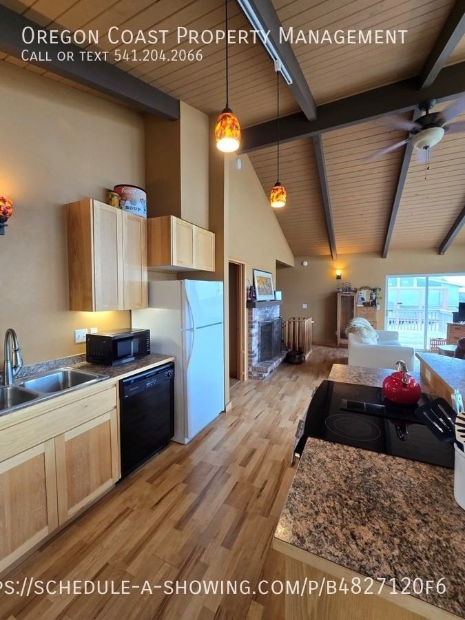 1902 Nw Oceania Dr - Photo 7 of 50