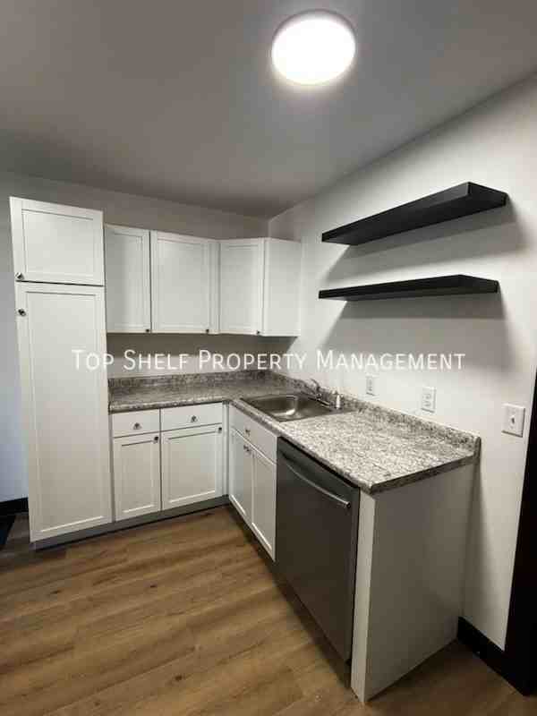 1328 7th St - Photo 3 of 11