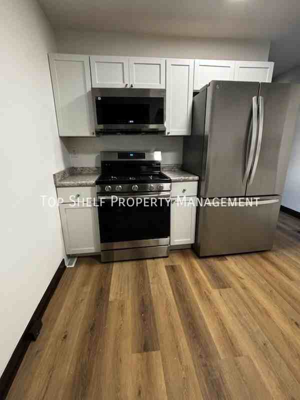 1328 7th St - Photo 4 of 11