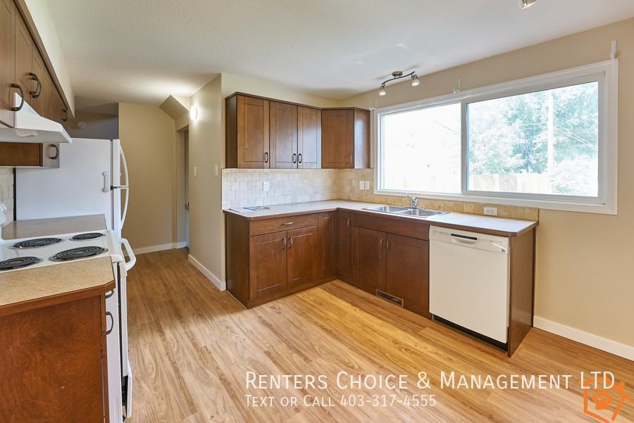 807 7a Ave N - Photo 4 of 15