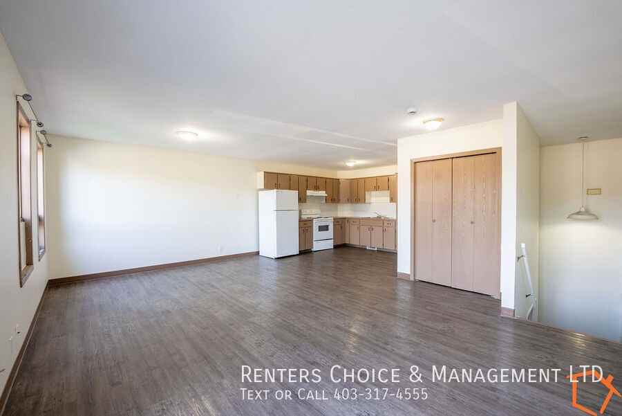 5205 7-5205 57 St - Photo 2 of 12