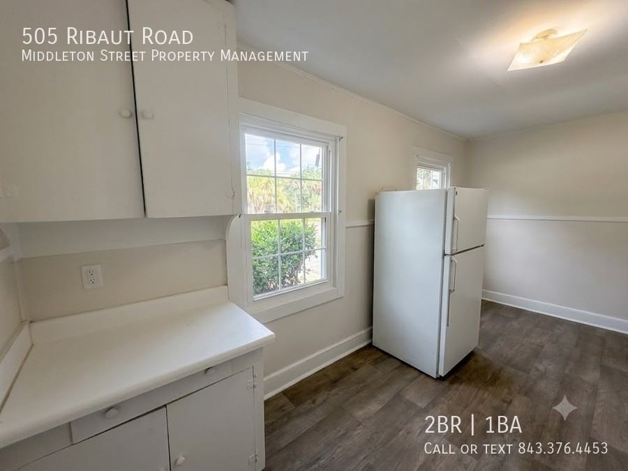 505 Ribaut Rd - Photo 7 of 16