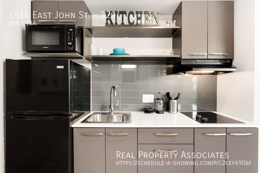 1814 E John St #320