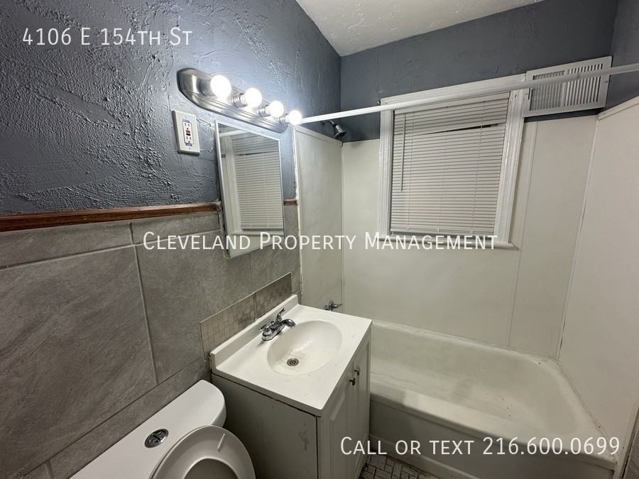 4106 E 154th St - Photo 4 of 7