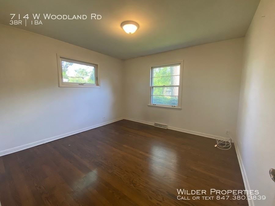714 W Woodland Rd - Photo 5 of 7