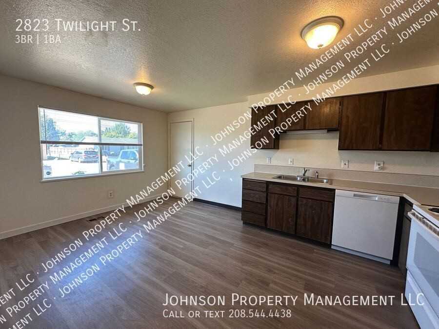 2823 Twilight St - Photo 2 of 14