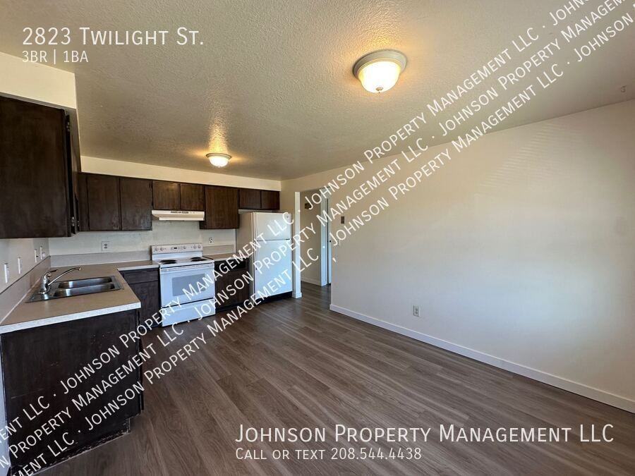 2823 Twilight St - Photo 4 of 14