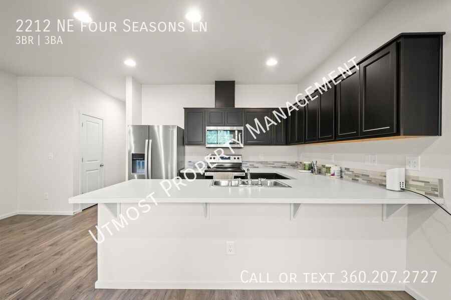 2212 Ne Four Seasons Ln - Photo 2 of 10