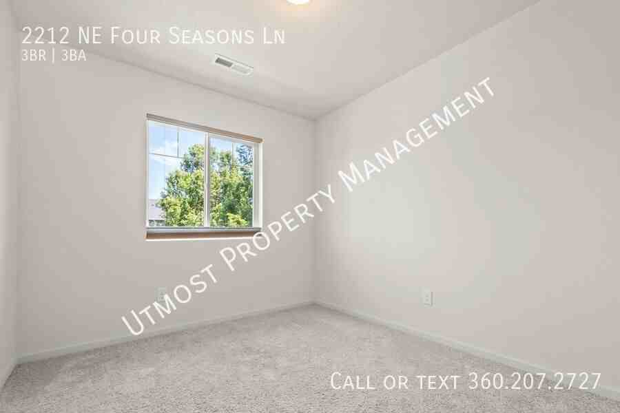 2212 Ne Four Seasons Ln - Photo 4 of 10