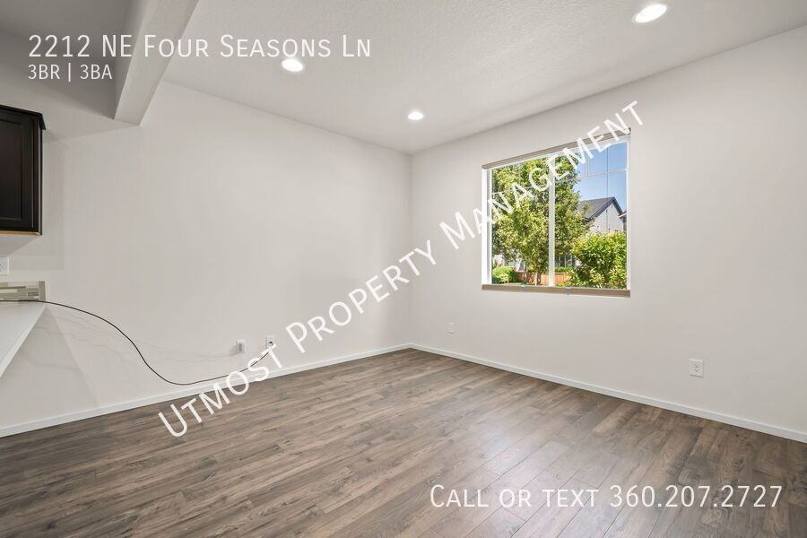 2212 Ne Four Seasons Ln - Photo 5 of 10