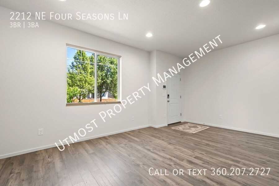 2212 Ne Four Seasons Ln - Photo 6 of 10