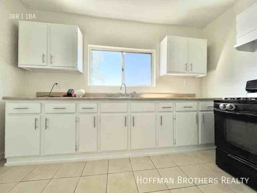 625 W Vernon Ave #2 - Photo 3 of 10