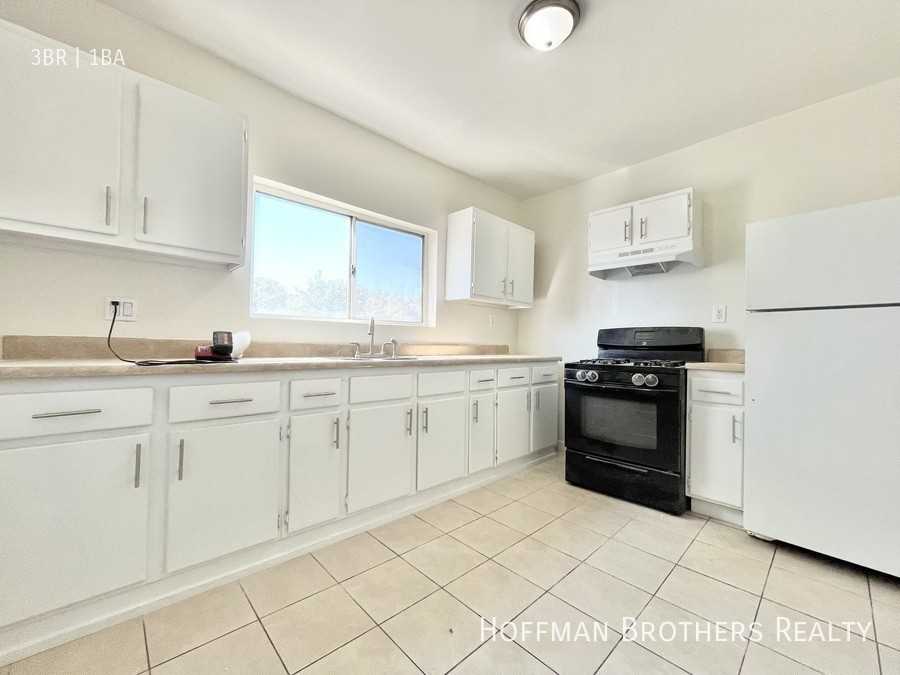 625 W Vernon Ave #2 - Photo 4 of 10