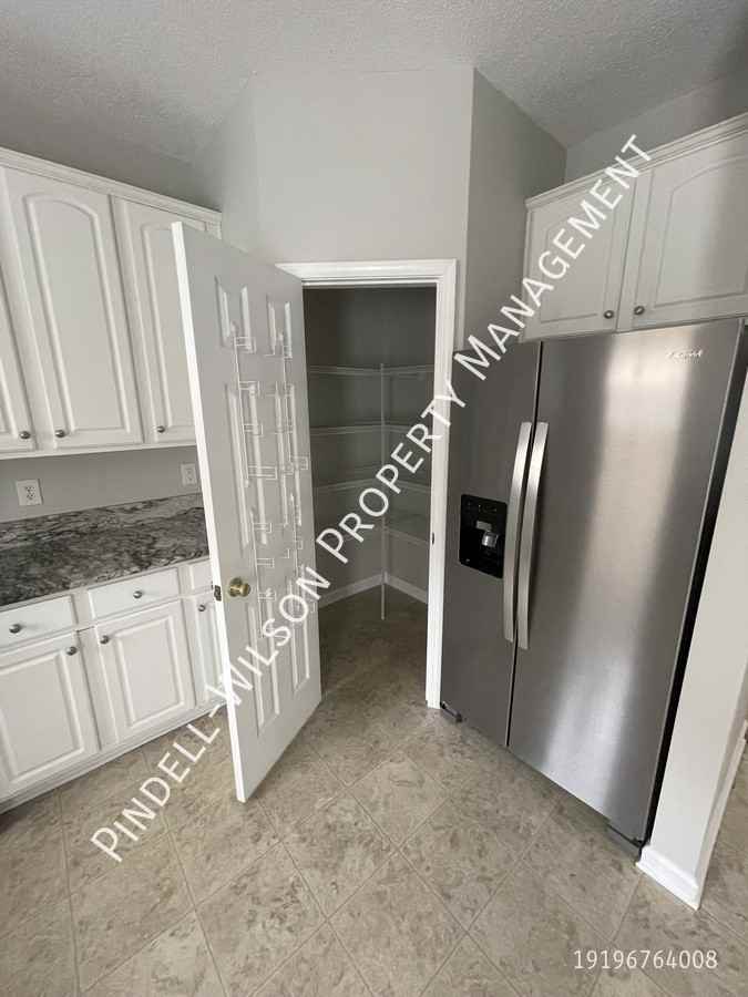 2800 Gross Ave - Photo 6 of 17