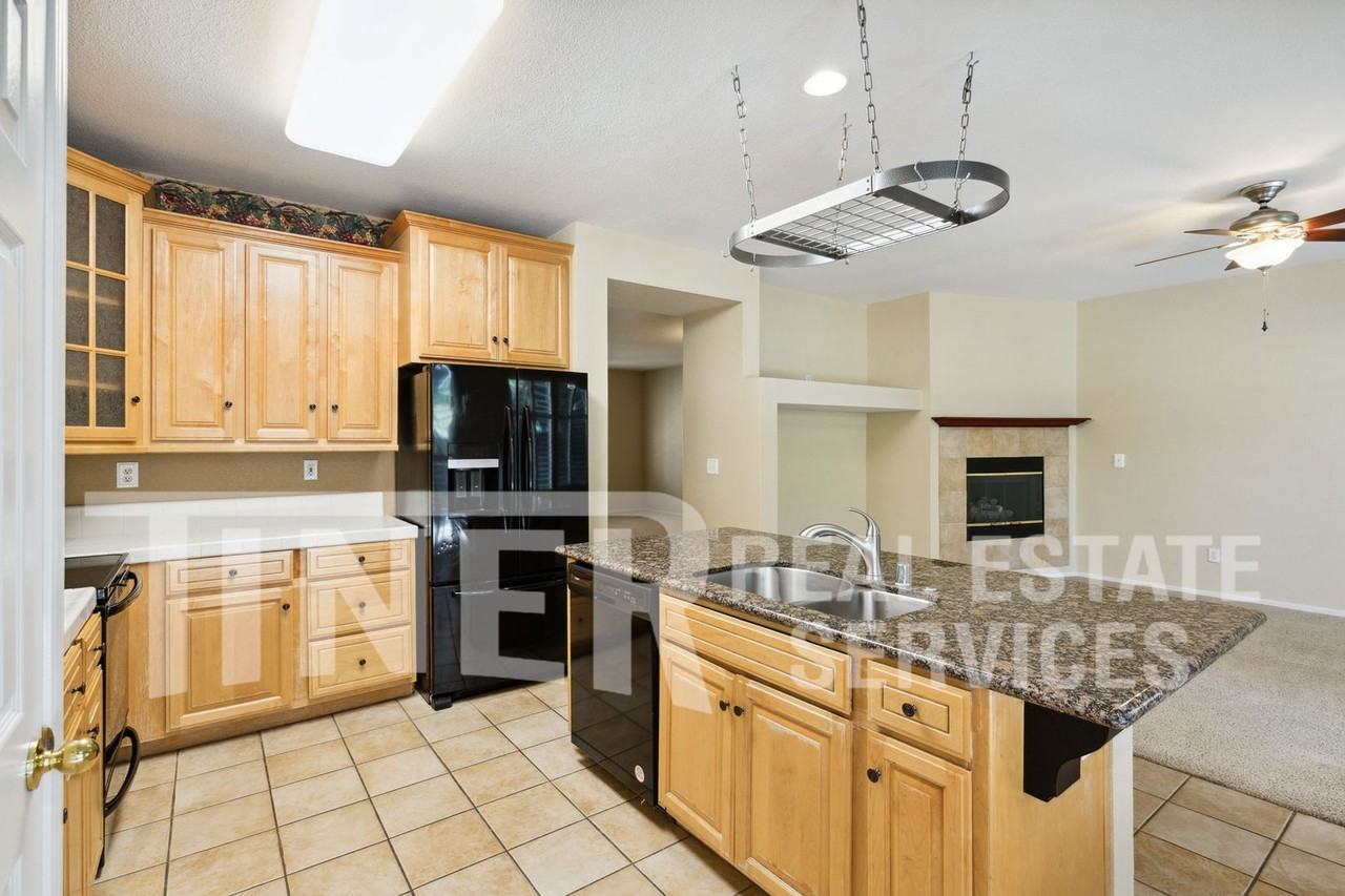 1502 Limewood Rd - Photo 3 of 24