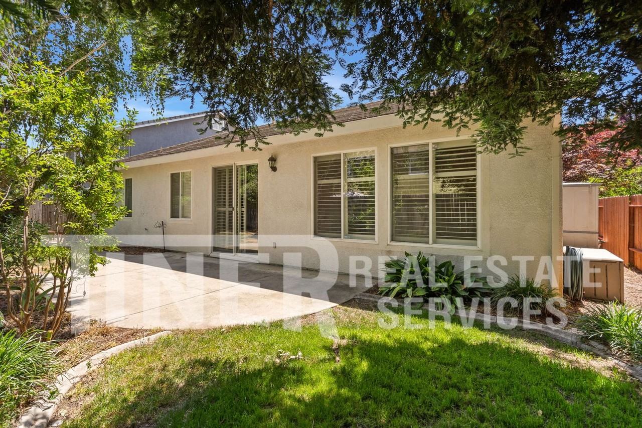 1502 Limewood Rd - Photo 4 of 24