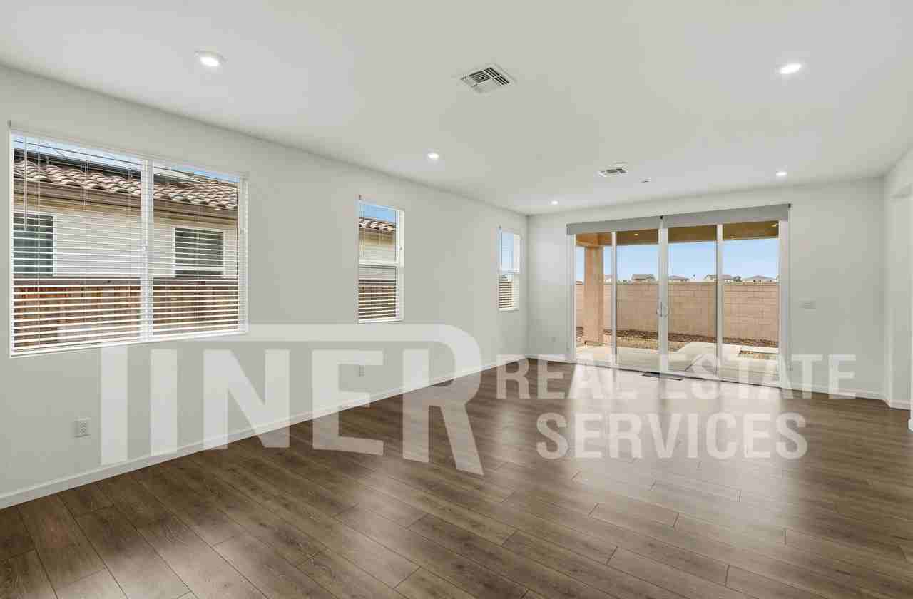 8112 Joecy Way - Photo 3 of 26