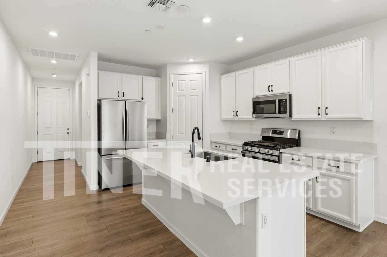 8112 Joecy Way - Photo 7 of 26