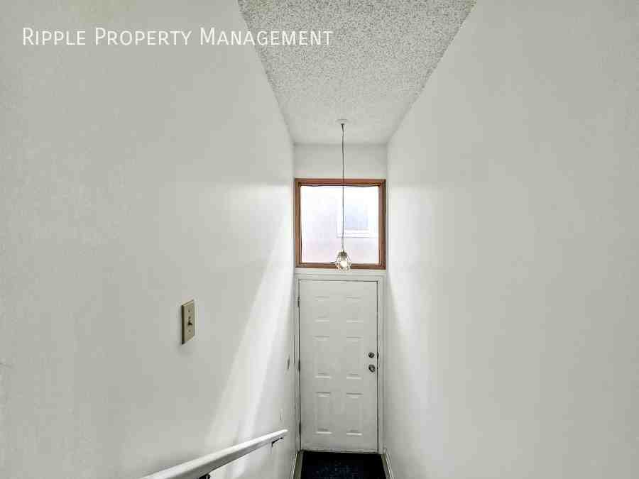 1513 36 St Se #A - Photo 2 of 22
